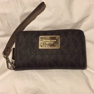 Michael Kors Wristlet 💕